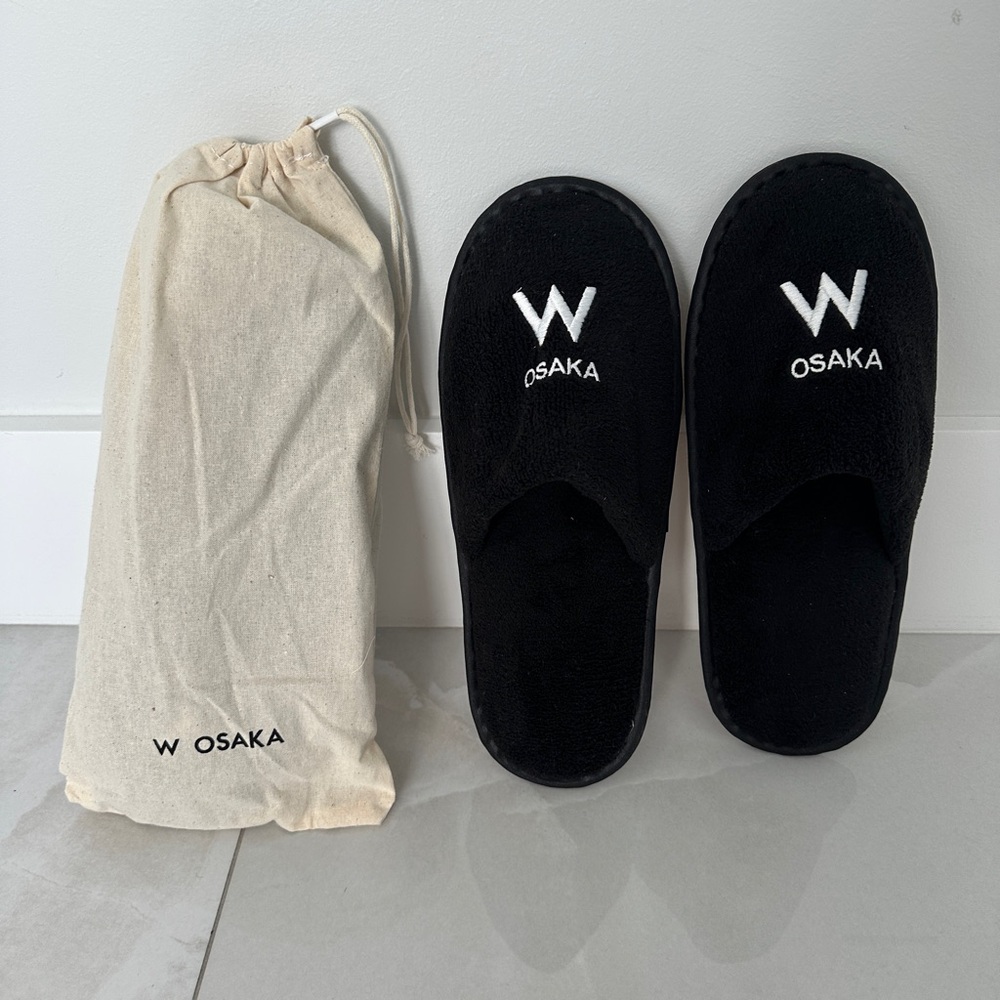 NEW W Osaka Black Velour Slippers with Bag So Comfy Soo Cool!
